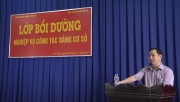 Đồng chí Lê Hoàng Lâm – TUV, Bí thư Huyện ủy phát biểu tại lớp bồi dưỡng.