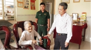 Hớn Quản: Thăm, tặng quà Mẹ Việt Nam anh hùng,  người có công với cách mạng