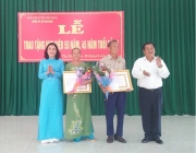 Tân Khai tổ chức trao Huy hiệu Đảng 55, 45 năm tuổi đảng