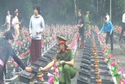Thị xã Bình Long, huyện Hớn Quản tổ chức  Lễ viếng Nghĩa trang liệt sĩ huyện